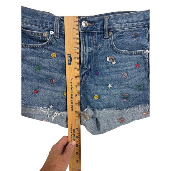 American Eagle 90s Boyfriend Shorts Sz 4 Denim Cutoff Multi Embroidered Icons - Picture 2 of 9